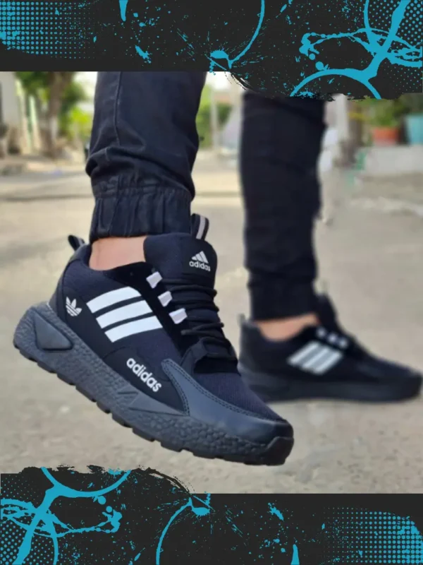 Trebol_Todo_Negro Figura pies modelando calzado deportivo