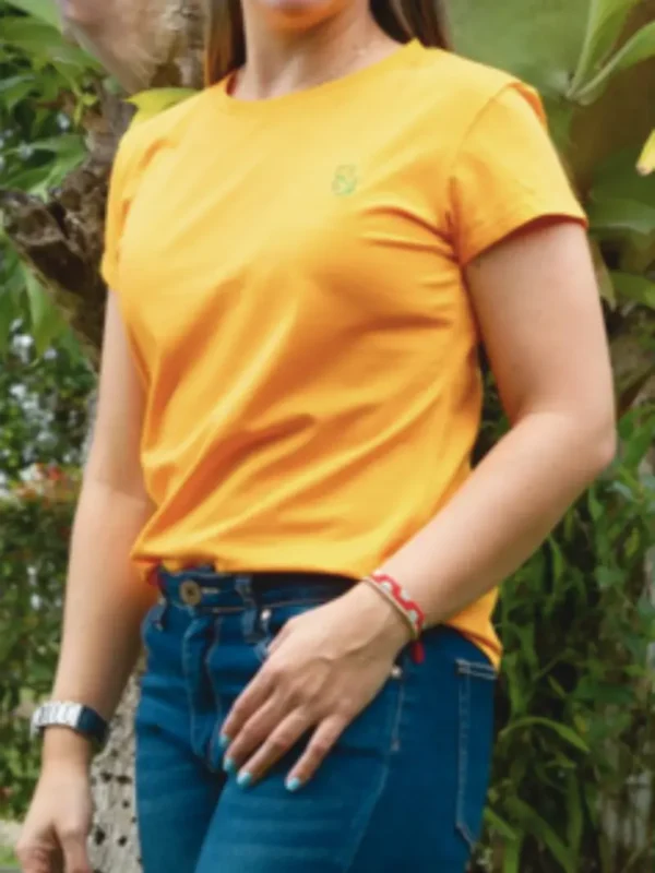 Fotografía de modelo con camiseta MLE4