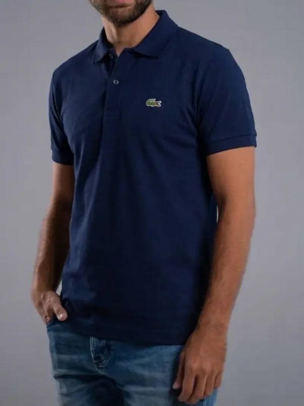 Fotografía de modelo con camiseta Azul Turqui Tipo LaCoste