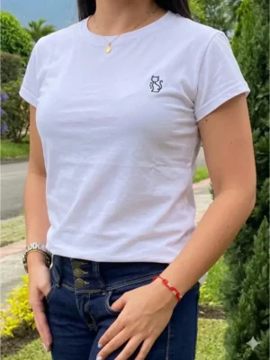 Fotografía de modelo con camiseta Blanco MLE4