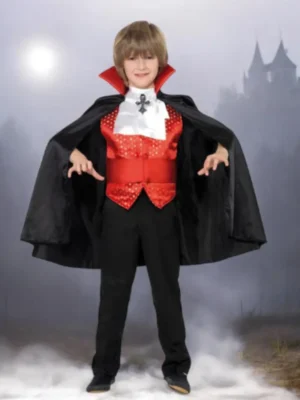 Imagen niño con capa del personaje