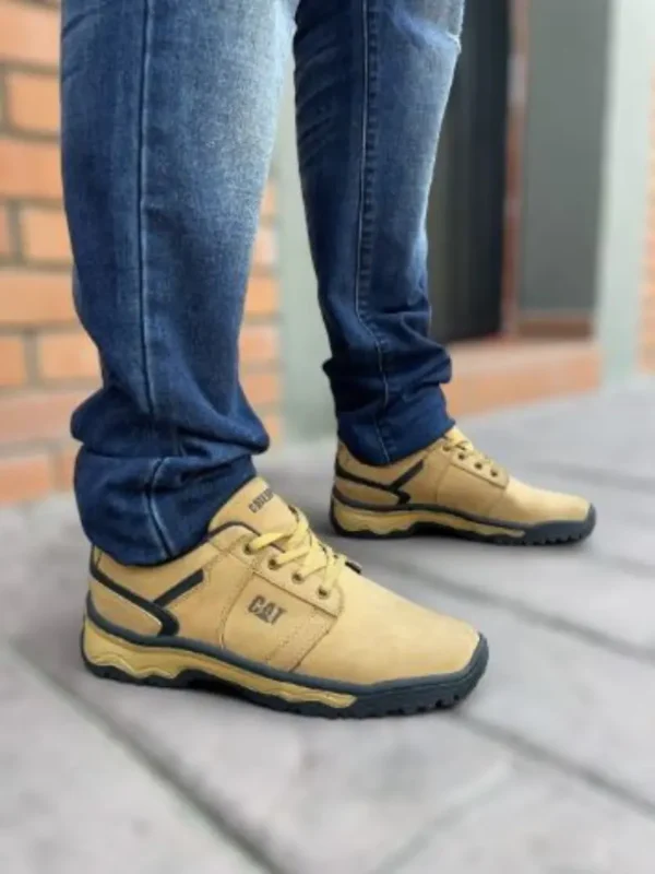 Cat_Boat_Amarillo Fotografía modelo calzado Cat Boat