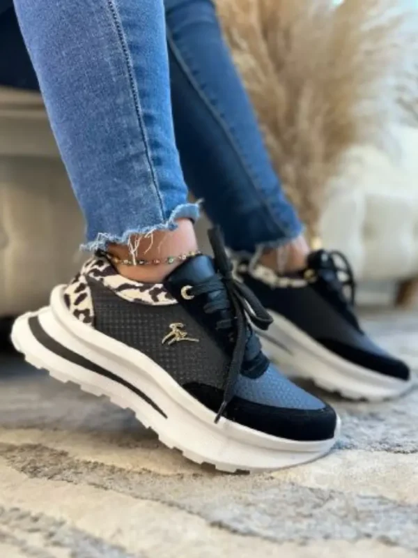 Fotografía del calzado deportivo Klein