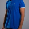Imagen con hombre modelo camiseta polo