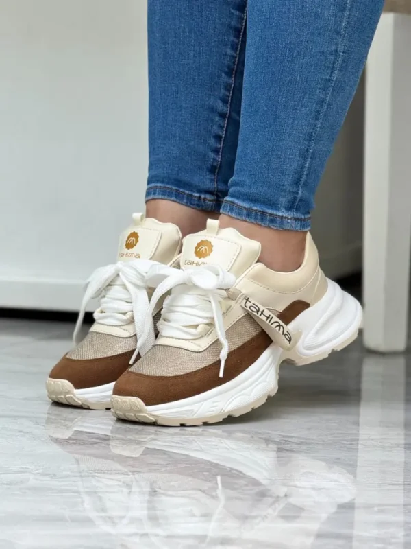 Modelo_Beige Foto modelo deportivo Tany Beige