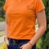 Fotografía de modelo con camiseta Naranja MLE4