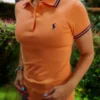 Fotografía de modelo con camiseta Amarilla Ref1