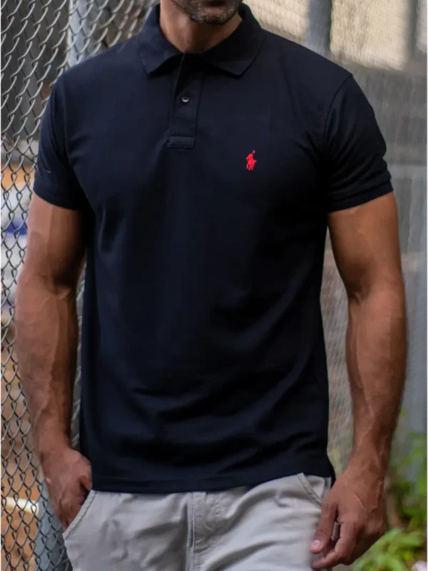 Fotografía de modelo con camiseta polo Ralph Lauren