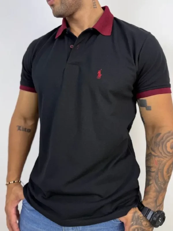 Fotografía de modelo con camiseta polo