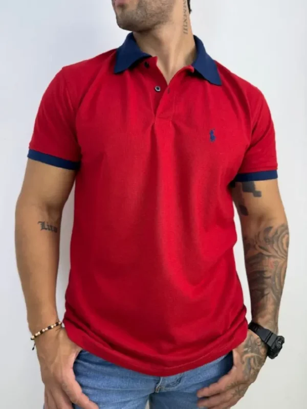 Fotografía de modelo con camiseta polo