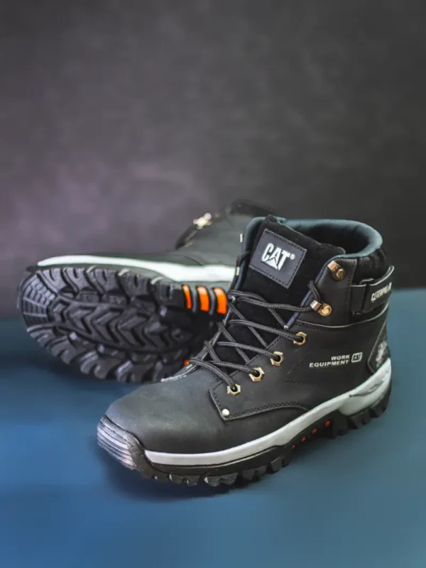 Road_Negro Bota Cat Road Correa