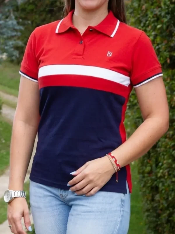 Fotografía de modelo con camiseta Rojo Azul MLE7