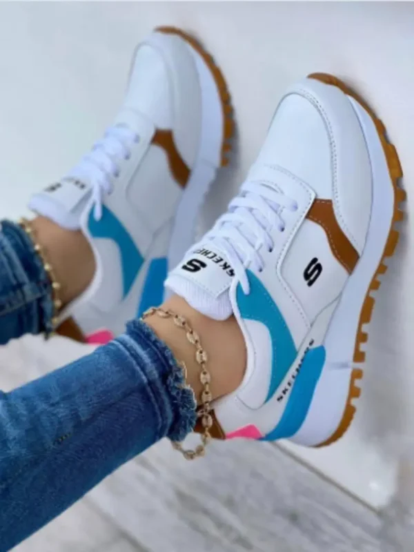 Skecher_Blanco_Azul Imagen modelo calzado deportivo