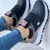 Skecher_Negro Imagen modelo calzado deportivo