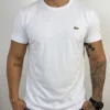 Fotografía de modelo con camiseta tela fría Blanco tipo LaCoste