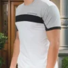 T_Gris_Negro_Blanco Imagen de modelo con camiseta