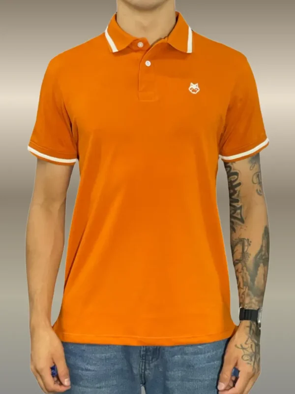 Fotografía de modelo con camiseta polo