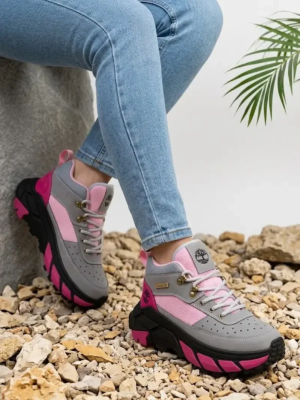 Fotografía modelando calzado Timberland GreenStride Gris