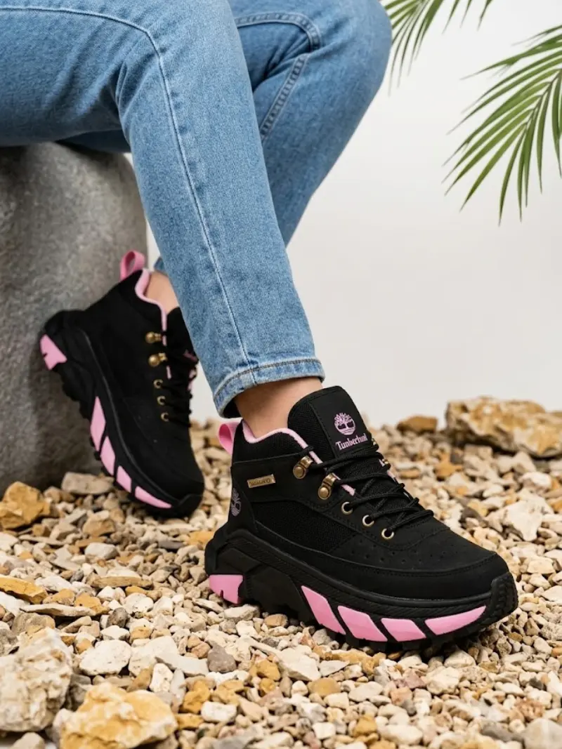 Timberland_Greenstride_Negro_Modelo Fotografía modelando calzado Timberland GreenStride Negro