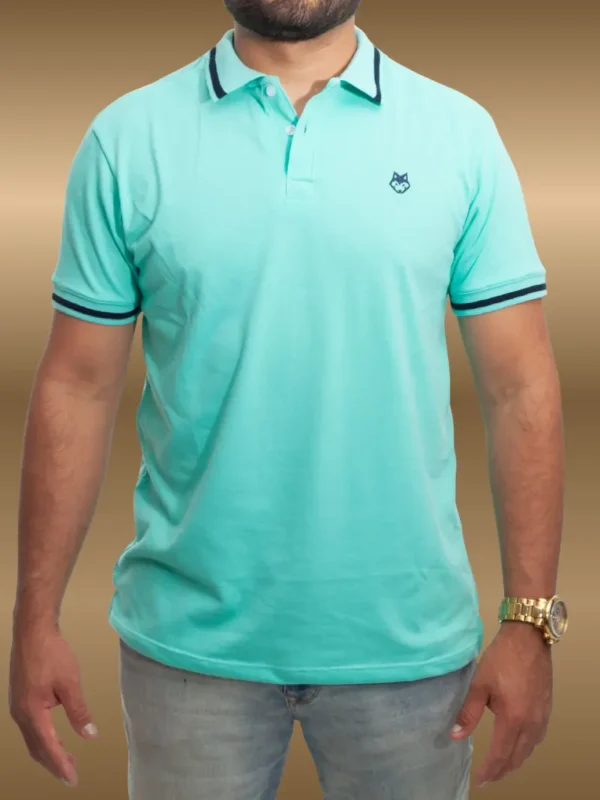 Fotografía de modelo con camiseta polo